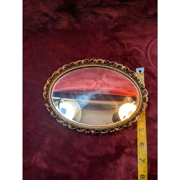Vintage vanity tray in good condition. 7x5 - Picture 4 of 7